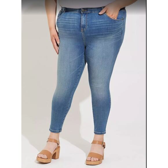 Torrid Premium Women's Denim Sky High Skinny Jeans - Size 20R - Picture 1 of 10